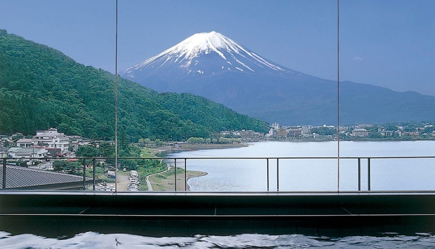 2026-ensage-FUJI-Hill-Climb-funride-1 ホテル美富士園擁有眺望富士山和河口湖的天然溫泉,大浴場和露天浴池採用來自富士山的天然溫泉水,水源來自地下1500公尺深處,將富士山和河口湖的壯麗景色盡收眼底,讓您放鬆身心,緩解旅途和日常生活的疲勞。
您可以悠閒地泡在溫和的溫泉水中,欣賞雄偉的富士山和河口湖的全景。