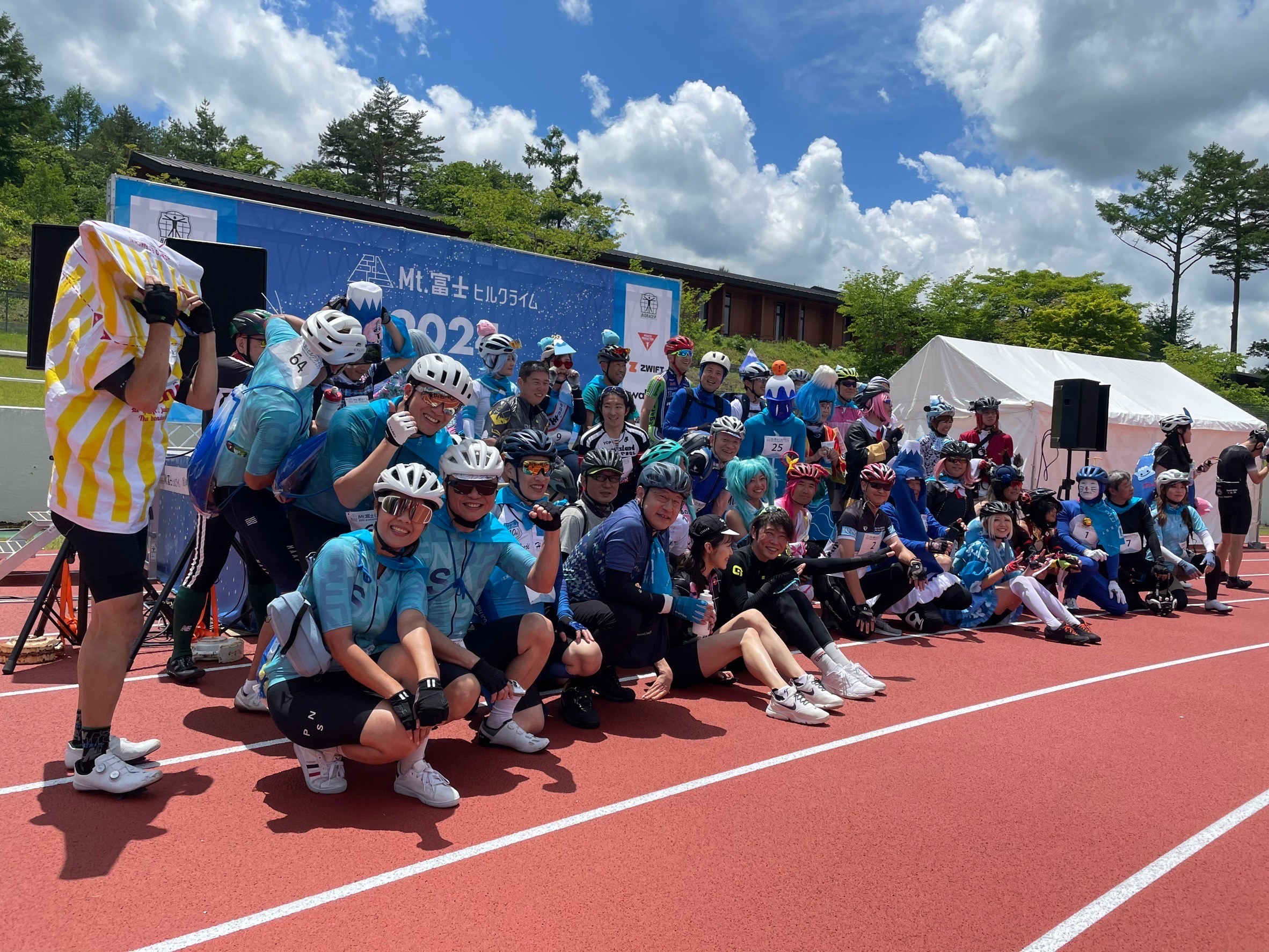 2026-ensage-FUJI-Hill-Climb-funride-5 富士山登山賽前一天,我們將進行賽前暖身騎車,並前往富士山自行車登山賽會場進行賽前預習,可以到大會選手看板找尋自己的名字,此外現場販售了許多單車運動相關商品,可進行賽前裝備採買喔!