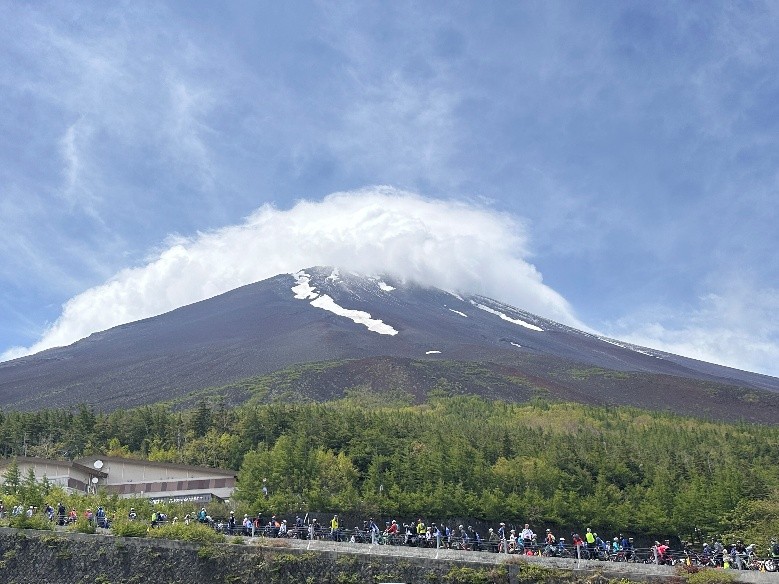 2026-ensage-FUJI-Hill-Climb-funride-8 富士山登山賽全程約25.5公里,富士北麓公園(1,035 m)-富士山收費站(1,051m) 至富士山五合目(2,305m公路高點) ,計時段里程約24公里,其中最陡一段在19-20公里設有區段計時,最快者會頒山岳賞(即 KOM, King of Mountain)