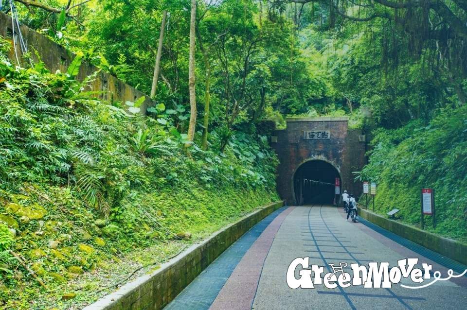 福隆三貂角：這條路線沿著東北角海岸線前進，可以遠眺壯麗海景，並造訪台灣最東邊的燈塔。每一次的單車減碳，都帶你更靠近台灣的邊界，體驗單車旅遊的獨特感受。